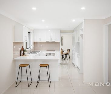 Spacious two-storey family residence - Photo 5