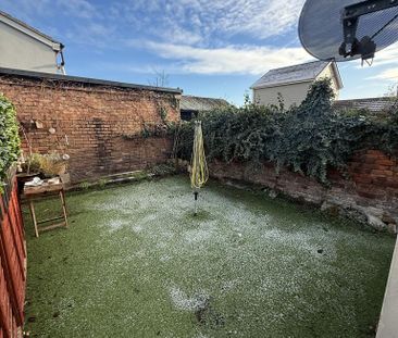 2 bedroom end of terrace house to rent - Photo 1