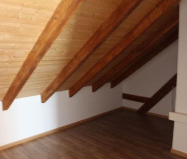 Rent a 2 ½ rooms duplex in Courchapoix - Foto 2