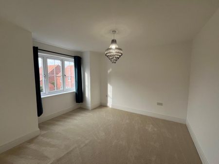 5 bedroom detached house to rent - Photo 2