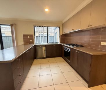 Charming Family Home - Photo 4