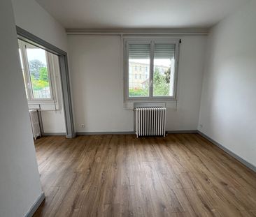 Location Appartement 5 pièces 98m² - Photo 4