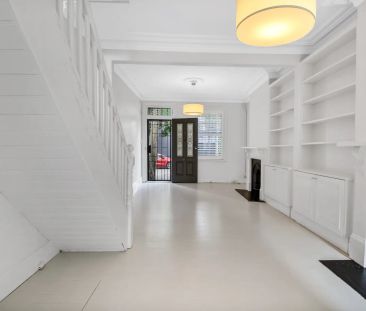 Ideally located Victorian corner terrace - Photo 2