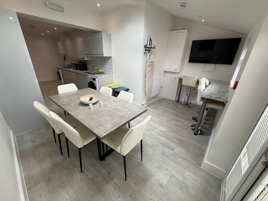 7 bedroom terraced house to rent - Photo 1