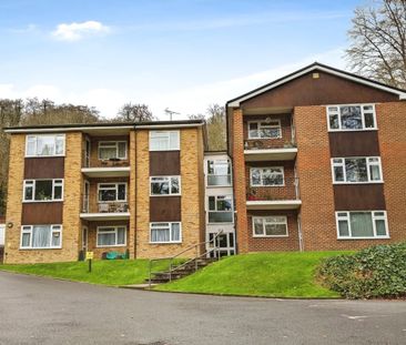 Harestone Valley Road, CATERHAM - Photo 2