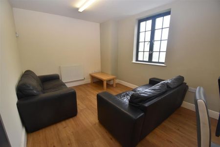 5 bedroom apartment to rent - Photo 2