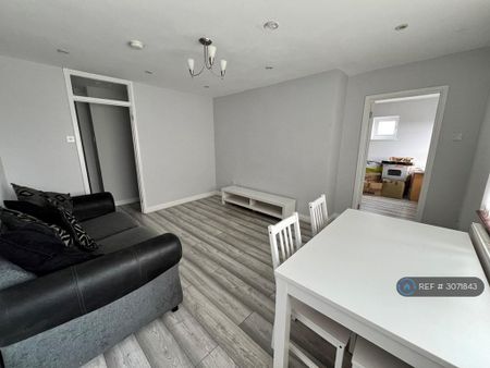 1 bedroom flat to rent - Photo 2
