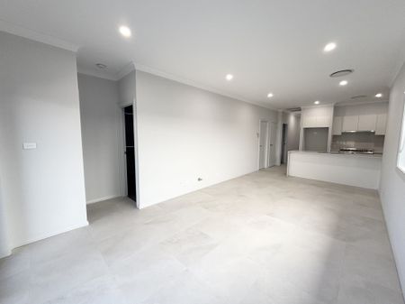 Elegant Living in Austral - Photo 2