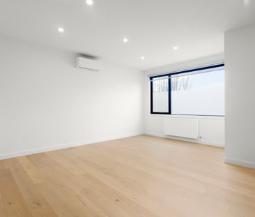 A breath-taking family home in a great location! - Photo 2