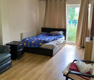 ENSUITE ROOM Room 4 - Photo 3