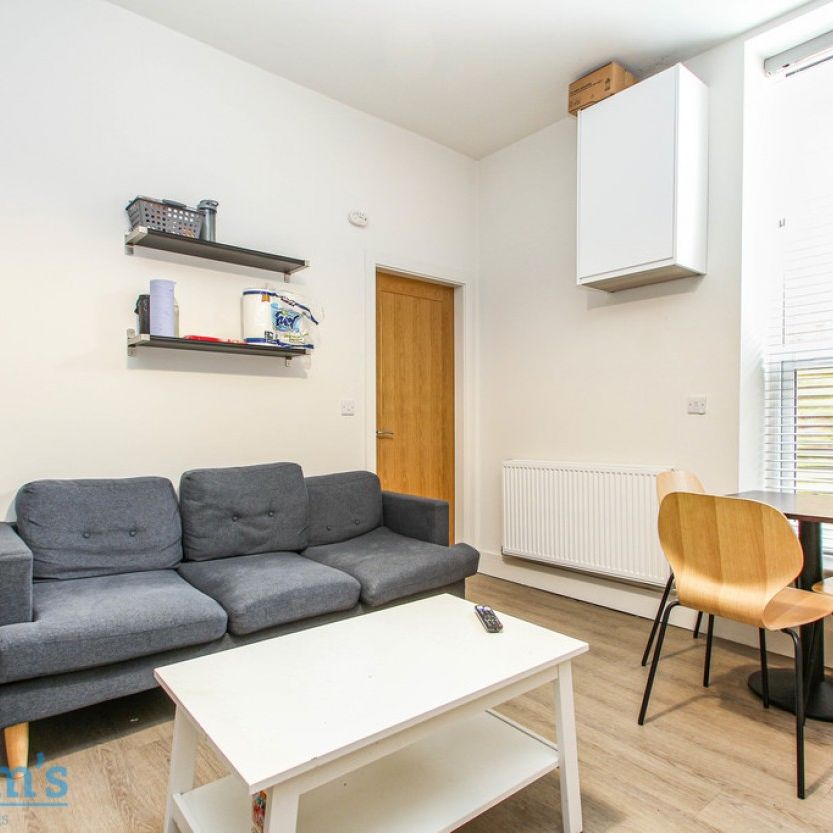 3 bed Apartment for Rent - Photo 1