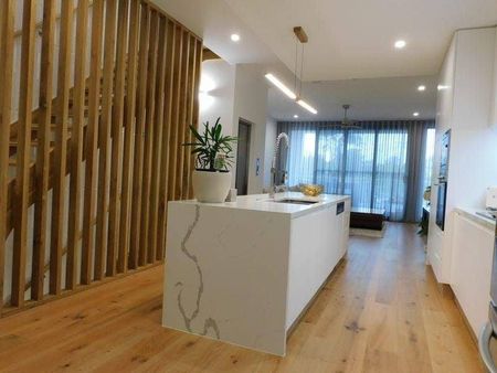 Executive living in Aquatic Paradise - Photo 3