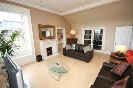 3 bedroom flat to rent - Photo 2