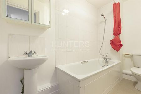 1 bedroom Flat To Let - Photo 5
