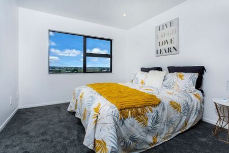 Modern 3 Bedroom Townhouse in Henderson! - Photo 2