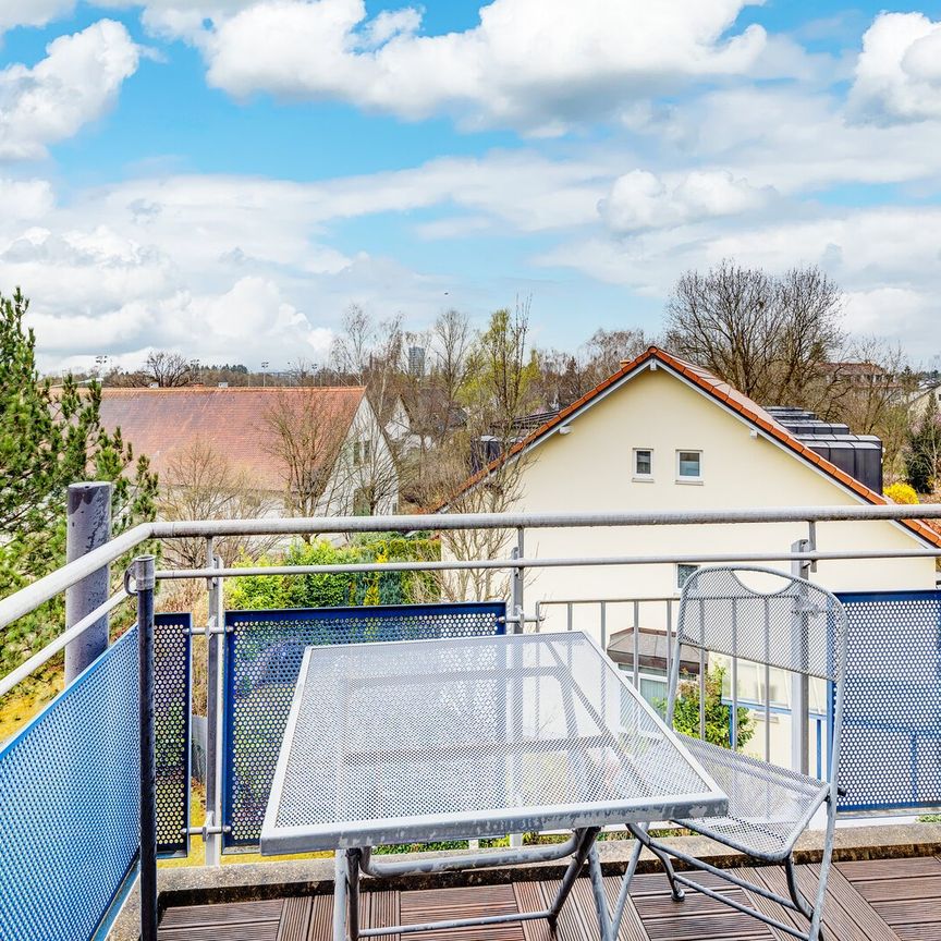 Helle Dachgeschosswohnung in grüner Wohnanlage - Photo 1