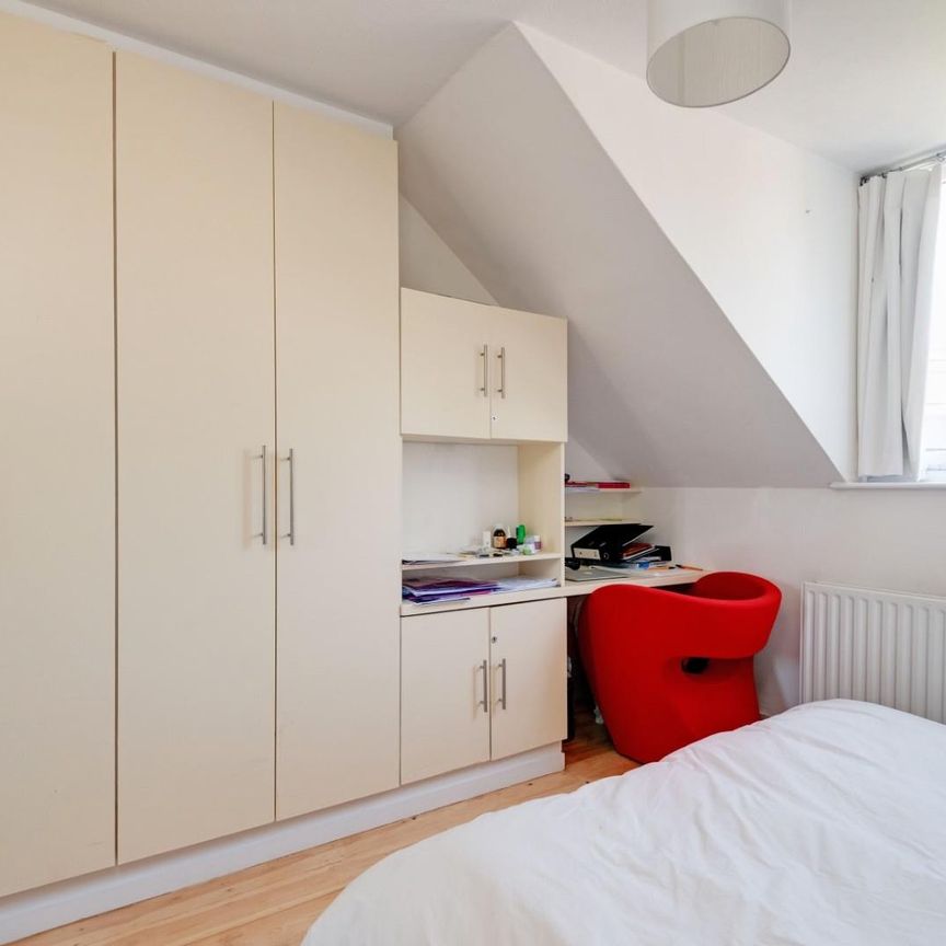 Agincourt Road, Belsize Park, London - Photo 1