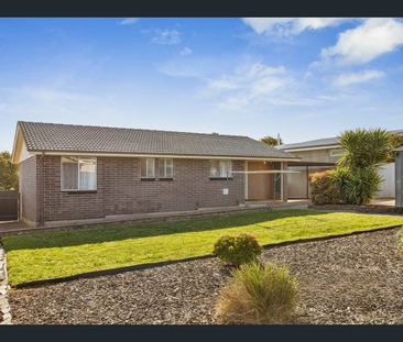 3 BEDROOM HOME WITH A LARGE BACK YARD - Photo 3