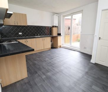 3 bedroom terraced house to rent - Photo 5