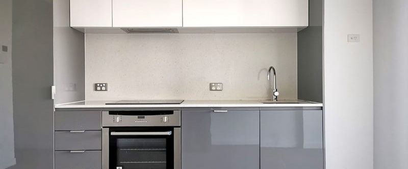 City luxury vibe – 2-bedroom 1-bathroom apartment high in Prima Pearl - Photo 1