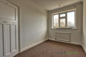 2 BEDROOM House - Semi-Detached - Photo 3