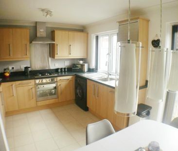 3 bedroom end of terrace house to rent - Photo 6