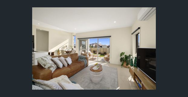 Easy Single-Level Living Close to Everything - Photo 1