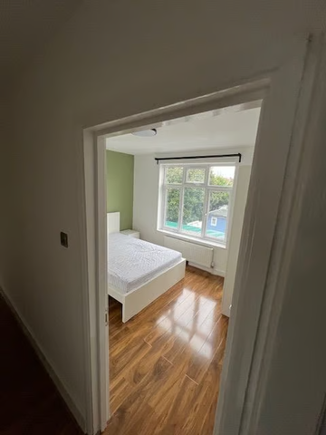 1 bedroom in a house share to rent - Photo 3