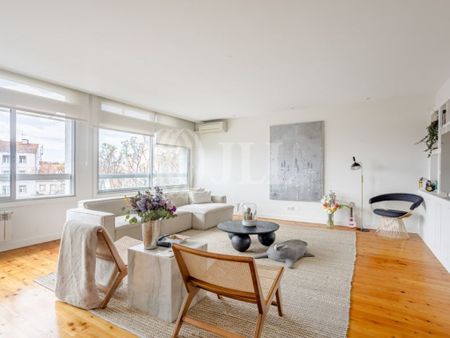 3 bedroom luxury Flat for rent in Lapa, Lisbon - Photo 4