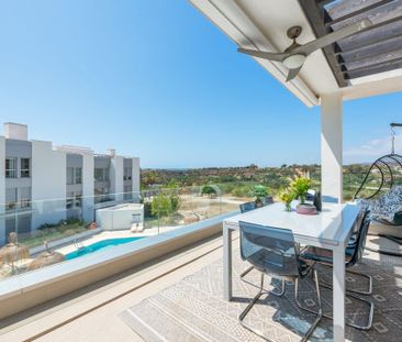 Luxury penthouse for rent in Estepona, Andalusia - Photo 1