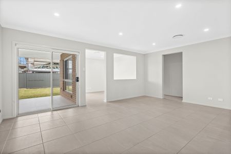 Brand New 4 Bedroom Single Level Home - Photo 4
