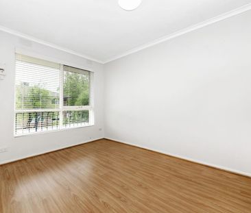 Great size apartment living - Photo 4