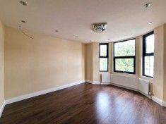 3 bed Flat for Rent - Photo 2