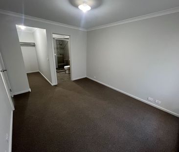 Fabulous 4Br Home in Mt Duneed! - Photo 4