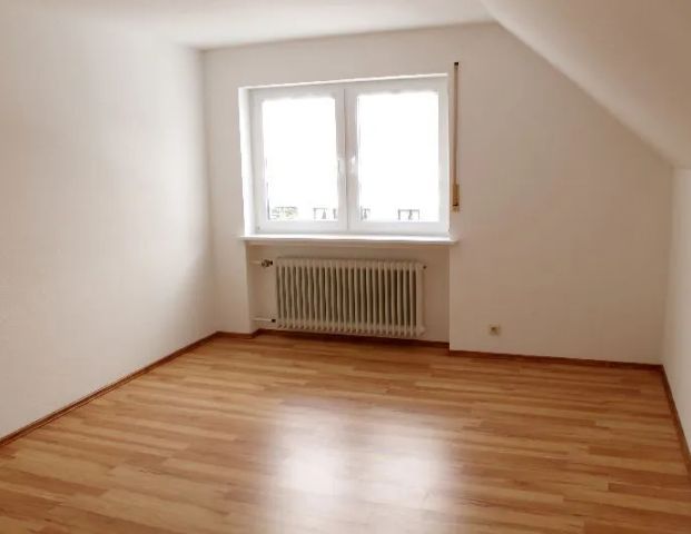 Perfekt für Paare: Helle & moderne Etagenwohnung mit Balkon & Einbauküche! - Photo 1