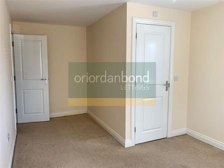 4 bedroom end of terrace house to rent - Photo 4