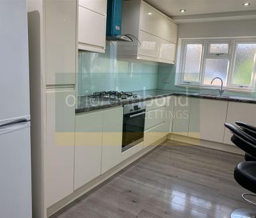 4 bedroom terraced house to rent - Photo 6