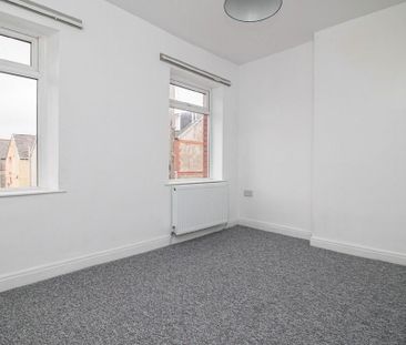 3 bedroom end of terrace house to rent - Photo 3