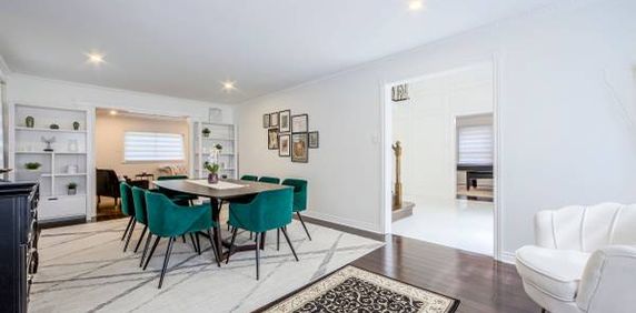 Luxury House in High Demand & Best Area in Toronto. Close to Amenities - Photo 2