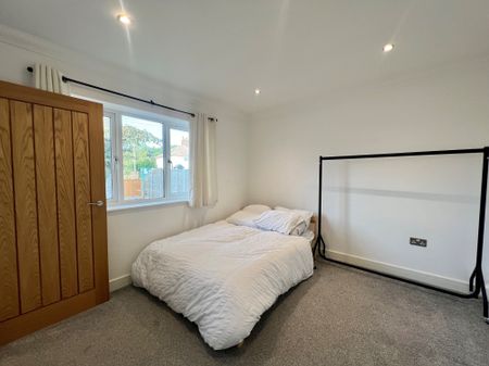 The Street, Bury St. Edmunds, Holywell Row - Photo 2