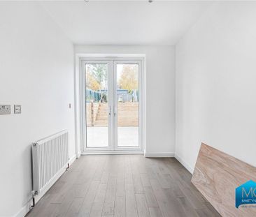 4 bedroom end of terrace house to rent - Photo 2