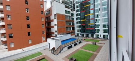 Apartment with a View! - Photo 5