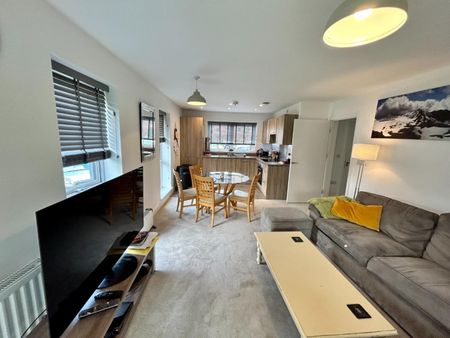 2 bedroom Flat To Let - Photo 2