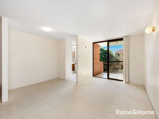 Spacious unit in Quiet street! - Photo 1