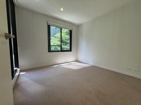 Light-Filled 2 Bedroom Living on the Edge of the CBD - Photo 2