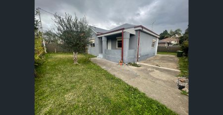 North-east facing 3 Bed house for rent in Hurstville - Photo 2
