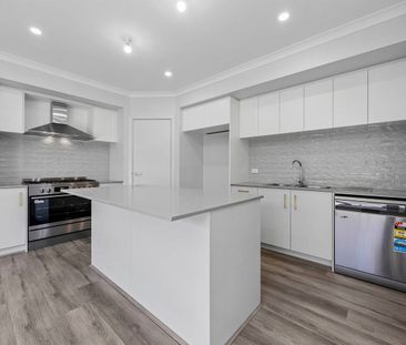 Modern Three-Bedroom Home in Lara’s Austin Estate - Photo 4