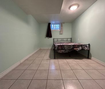 For Lease - 62 Newlands Ave Avenue Unit# Basement, Toronto, Ontario - Photo 1