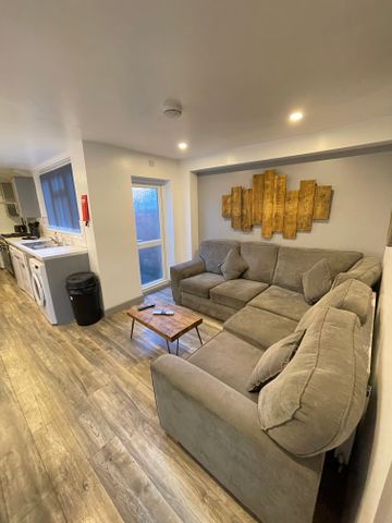 St. Margaret Road Room 5 - Photo 2