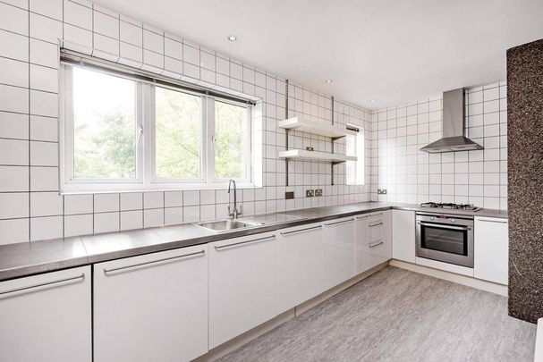 3 bedroom maisonette to rent - Photo 1